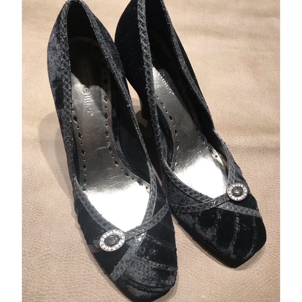 BCBGirls Black Velvet Pumps Heels Women’s Shoes 7